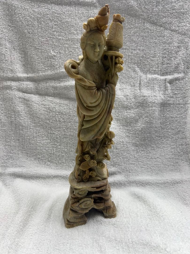 天然石　手彫り彫刻　花灯篭を持つ女性像　置物　中国美術品