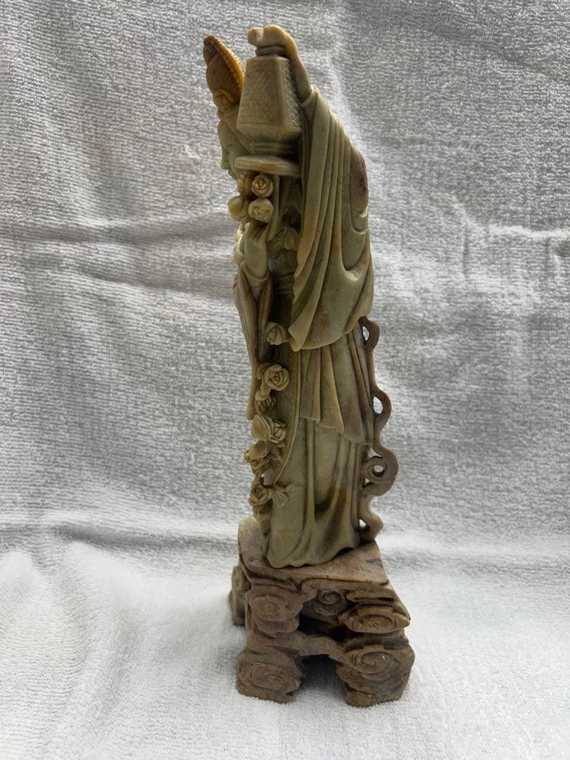 天然石　手彫り彫刻　花灯篭を持つ女性像　置物　中国美術品