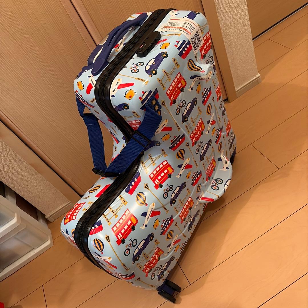 子供が乗れる　デザインキャリーケース