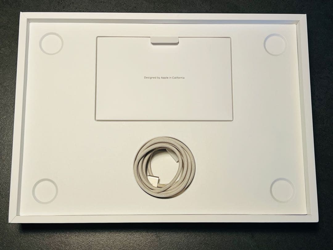 Apple M2 MacBookAir 13.6インチ　スターライトカラー