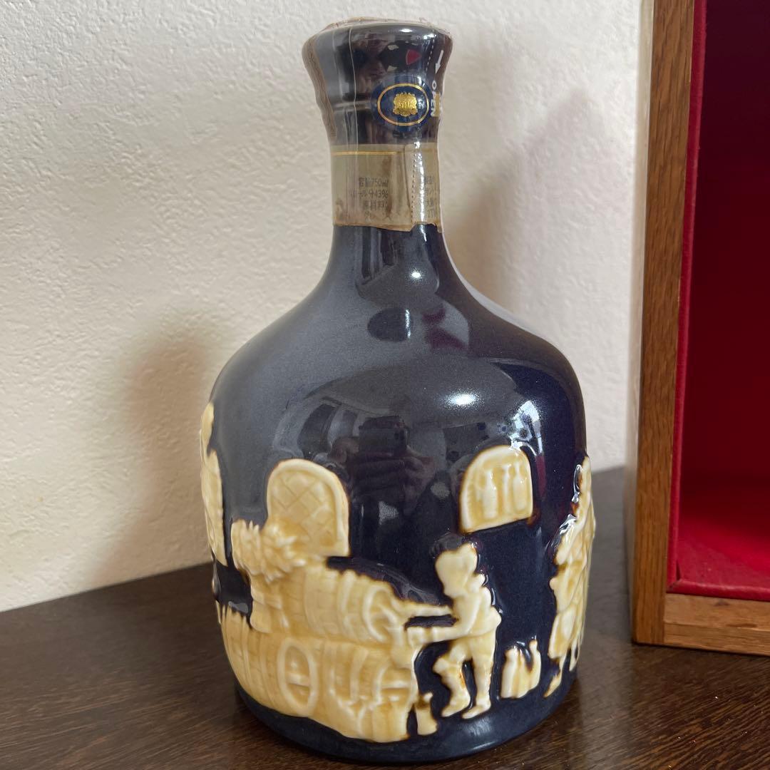 サントリーSUNTORYザ・ウイスキー有田焼陶器ボトル750ml