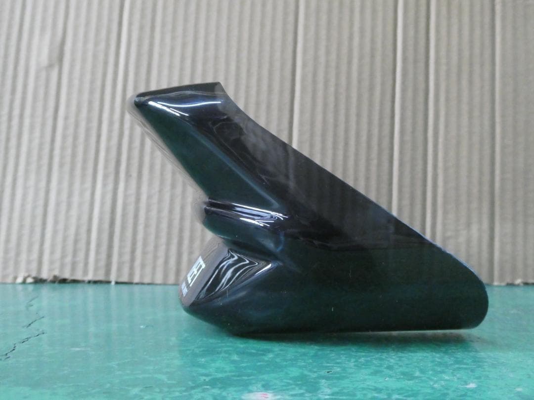 ＸＪＲ４００後期　テールカバー　ロゴ有/中古 RH02J XJR1300