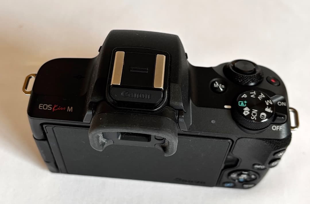 【中古】Canon EOS Kiss M レンズ2本セット ブラック 動作良好