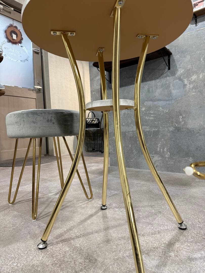 【美品】大理石風テーブルとビロード椅子セット