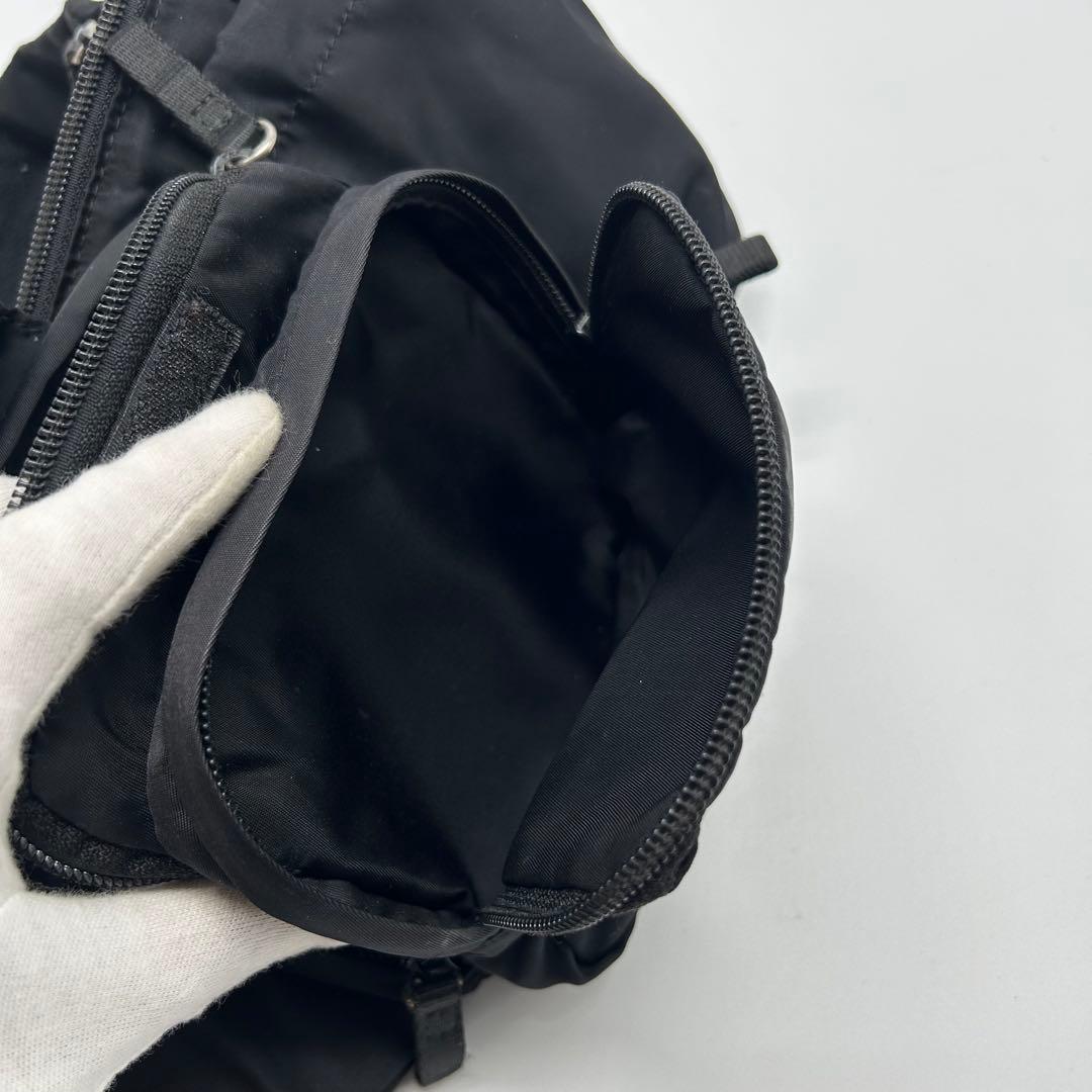 良品✨プラダ　ナイロン　ウエストポーチ　三角プレート　アクセサリー　2VL056