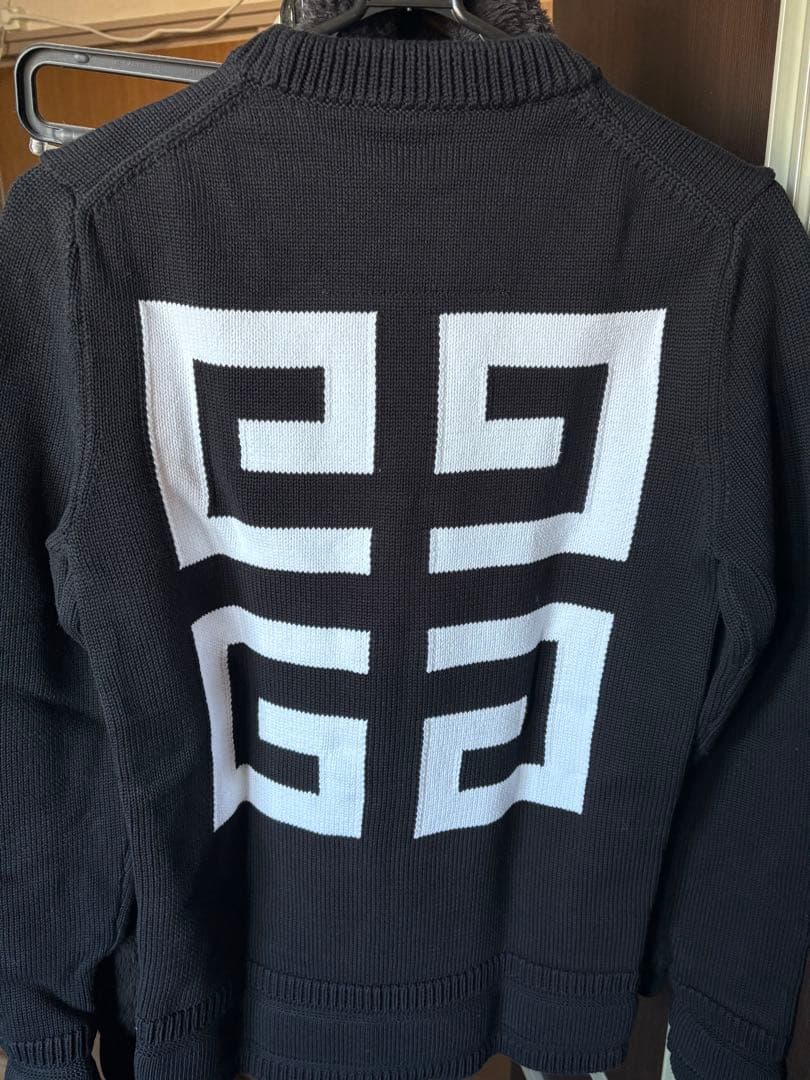 GIVENCHY ブラック ニットセーター