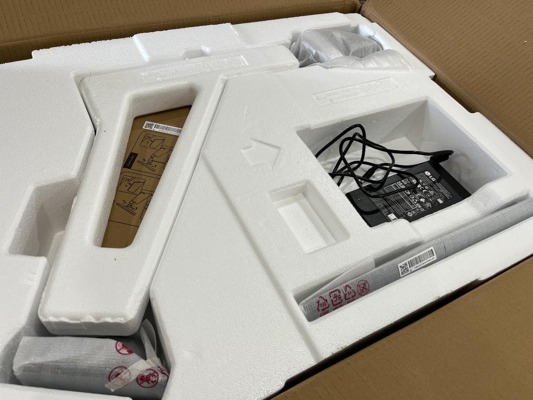 ほぼ未使用　LG デュアルアップ モニター 28MQ780-B 27.6インチ