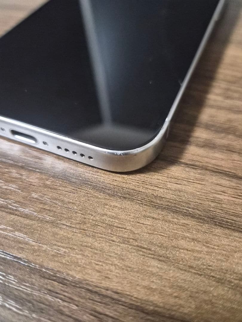 Apple iPhone 15 Pro ホワイトチタニウム 本体