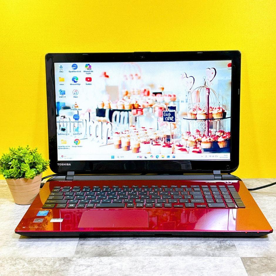 おしゃれな赤❣SSDで快適✨すぐ使えるノートパソコン カメラ付き 薄型Win11