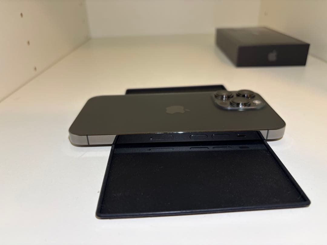 Apple iPhone 13 Pro グラファイト ひび割れ、端子不良