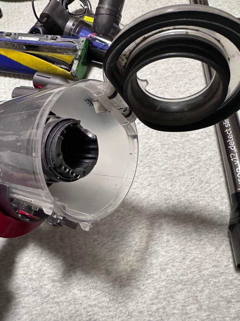 r*8様 Dyson V12 Detect 掃除機 本体と付属品