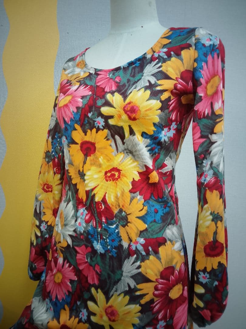 フラメンコ　ワンピース　伸びる生地