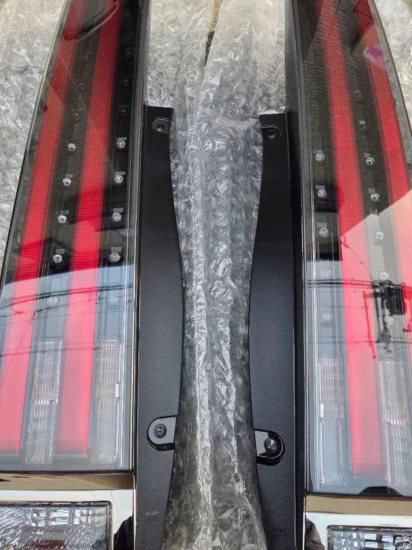 トヨタ　80系ノア後期　W×Blll テールランプ