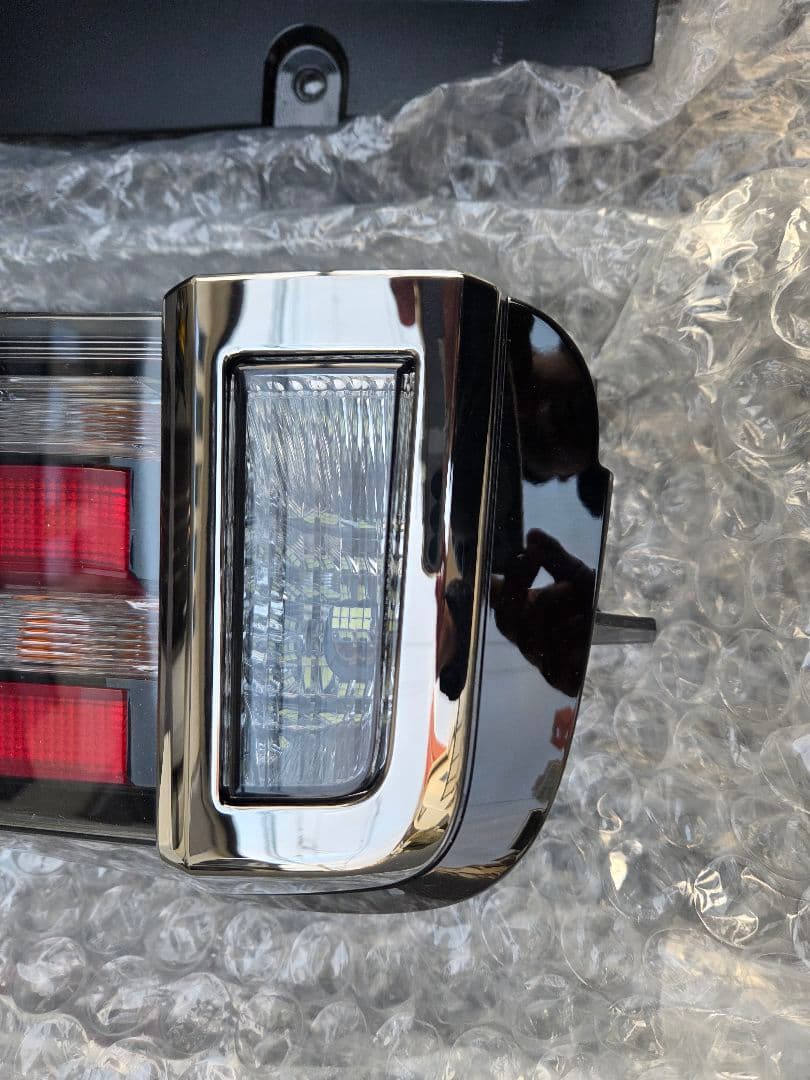 トヨタ　80系ノア後期　W×Blll テールランプ