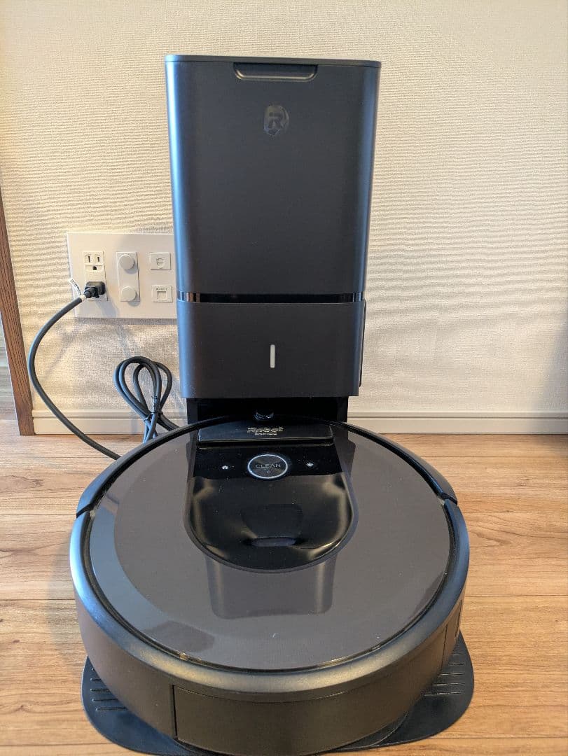 ルンバi7+ アイロボット (iRobot) ロボット掃除機　チャコール