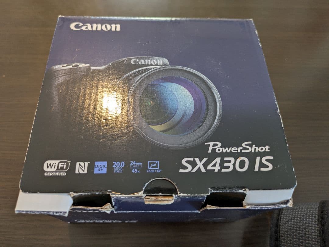 Canon PowerShot SX430 IS 本体と付属品