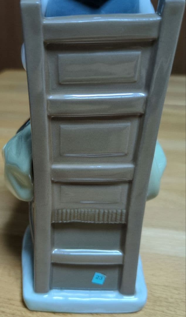 リャドロ、椅子に座る少女、スペイン製