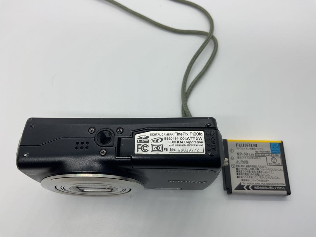 FUJIFILM FinePix F100fd デジタルカメラ