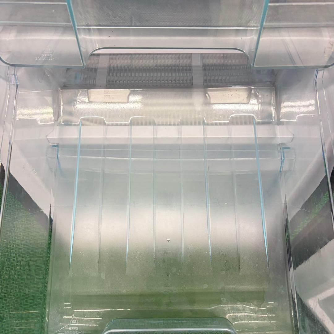 709 スリムデザイン　冷蔵庫　小型　200L弱　美品　一人暮らし洗濯機も有格安