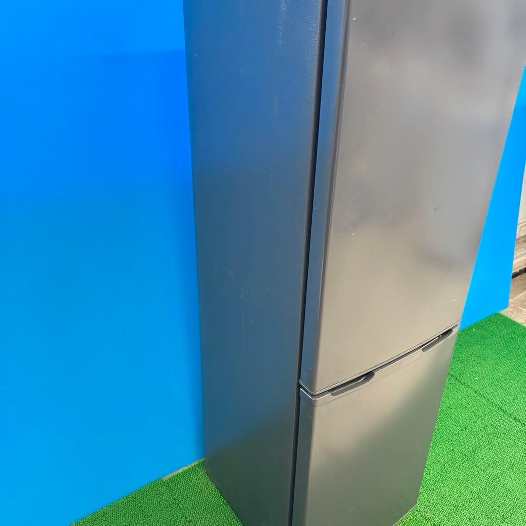 709 スリムデザイン　冷蔵庫　小型　200L弱　美品　一人暮らし洗濯機も有格安