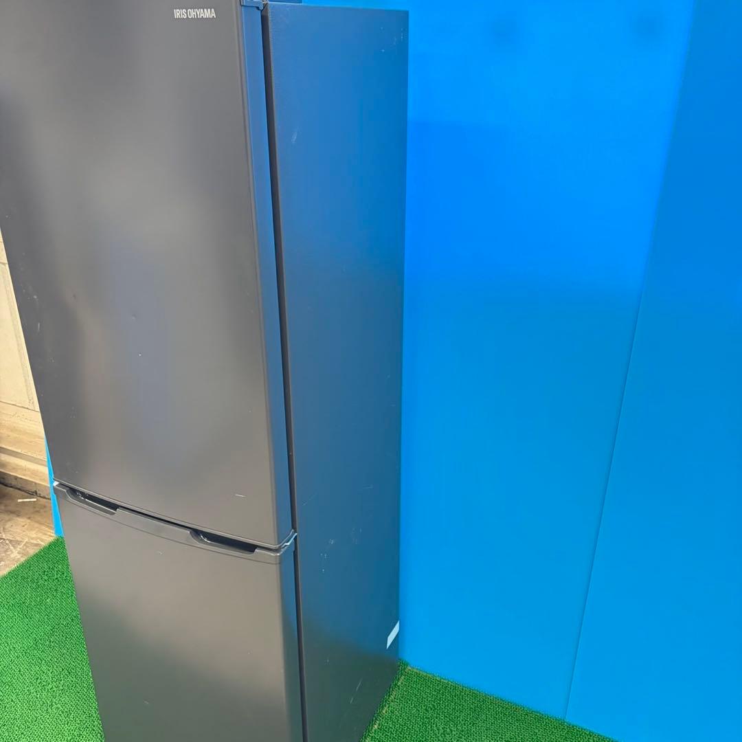 709 スリムデザイン　冷蔵庫　小型　200L弱　美品　一人暮らし洗濯機も有格安