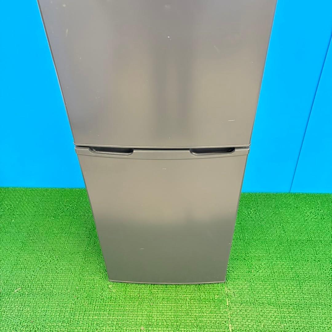 709 スリムデザイン　冷蔵庫　小型　200L弱　美品　一人暮らし洗濯機も有格安