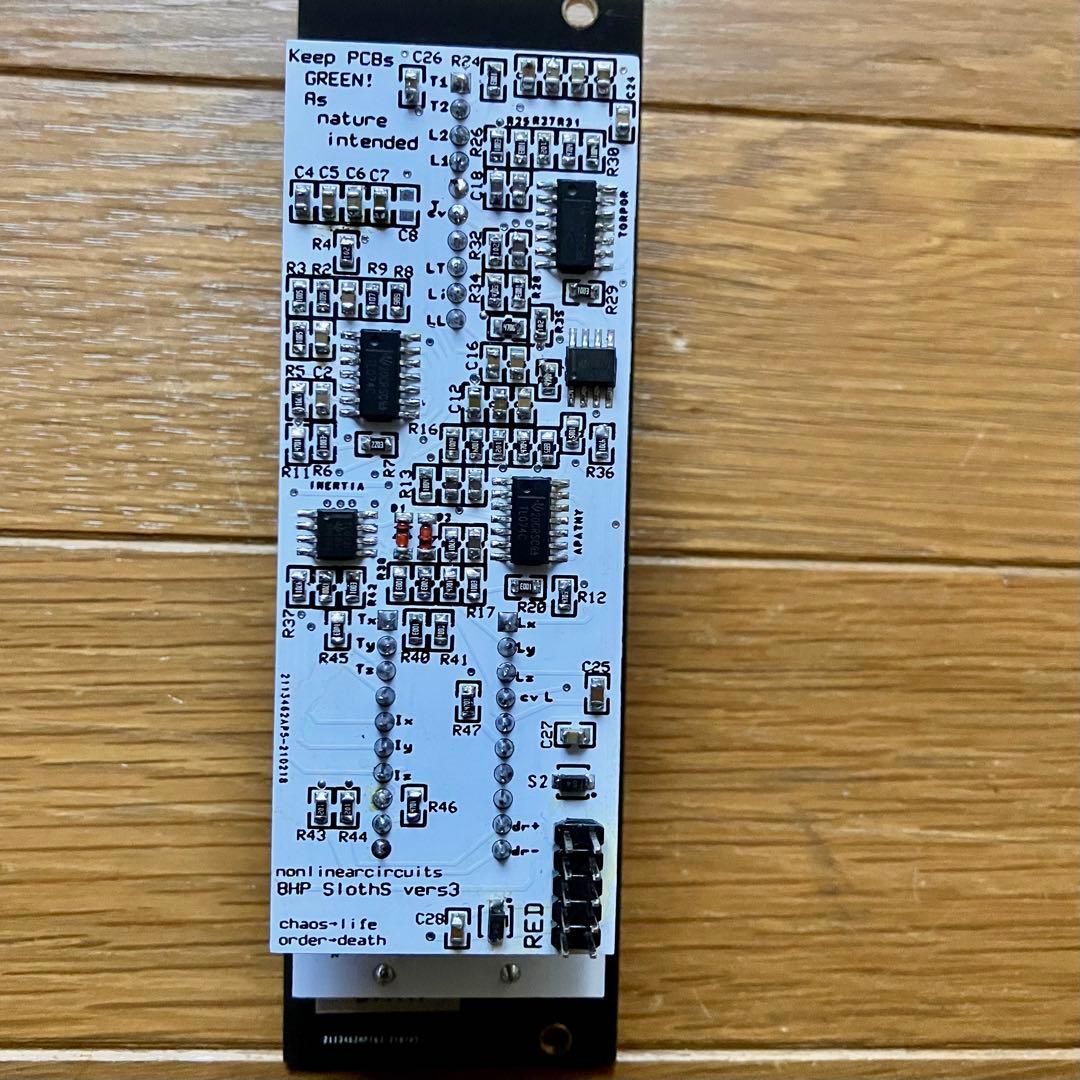 TRIPLE SLOTHモジュラーシンセサイザー