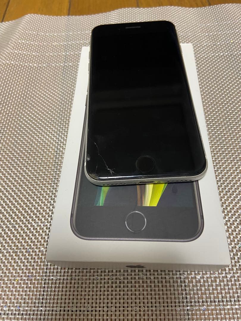 Apple iPhone SE (第2世代) ホワイト　初期化済み　SIMフリー