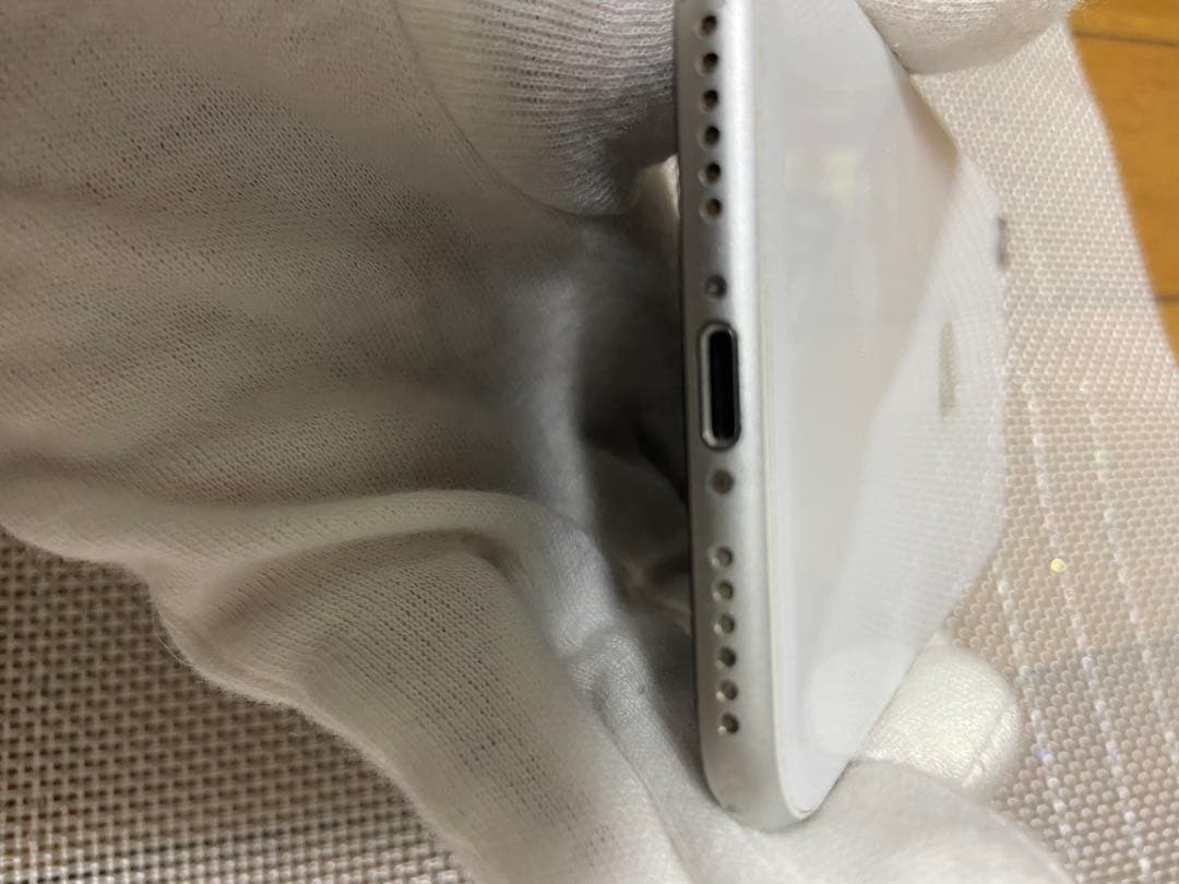 Apple iPhone SE (第2世代) ホワイト　初期化済み　SIMフリー