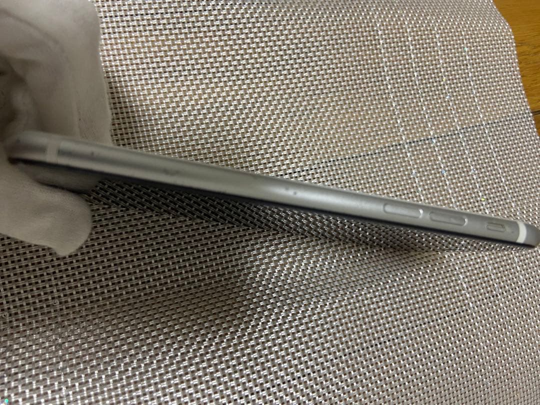 Apple iPhone SE (第2世代) ホワイト　初期化済み　SIMフリー