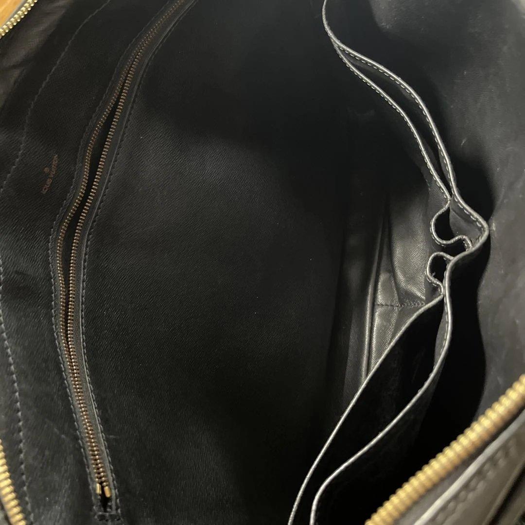 LOUIS VUITTONルイヴィトン エピ ポルトドキュマン・ヴォワヤージュ