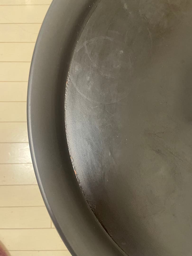 黒い円形サイドテーブル