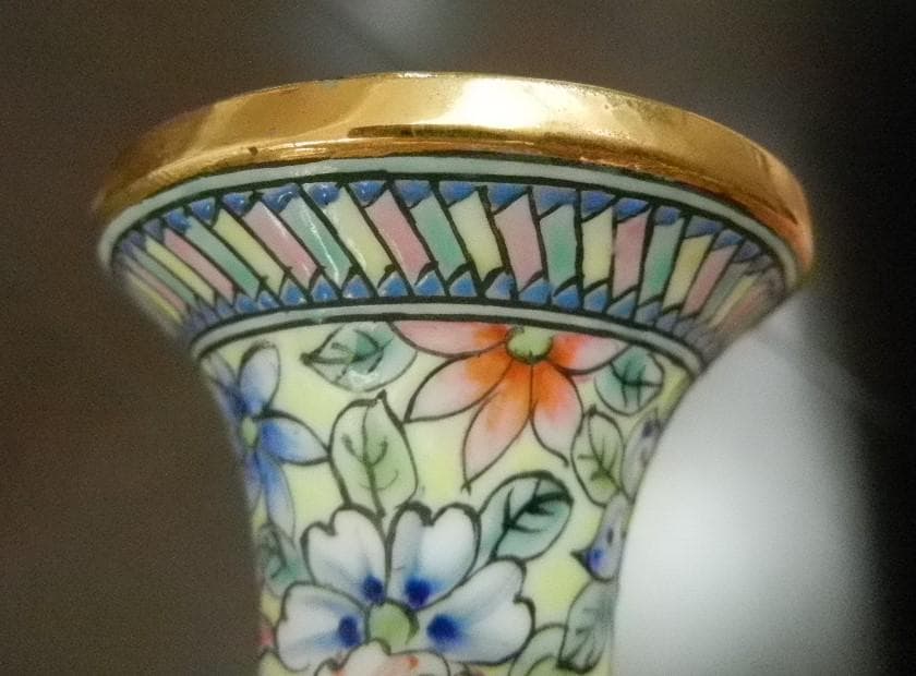 景徳鎮の薄胎花瓶 陶器 中国景徳鎮製 中国古玩 陶瓷芸術 置物 景徳鎮焼き物