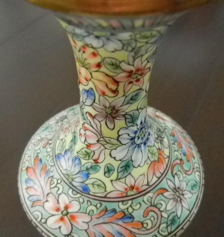 景徳鎮の薄胎花瓶 陶器 中国景徳鎮製 中国古玩 陶瓷芸術 置物 景徳鎮焼き物