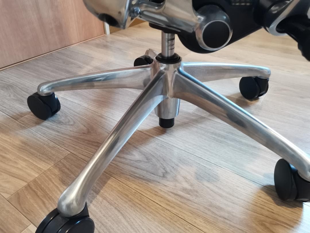 f*u様 2017年製 オカムラ コンテッサ 背座メッシュ CM31AB FBH