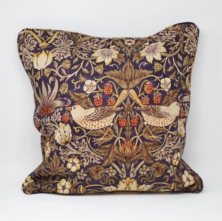 ウィリアムモリス クッションカバー イチゴドロボウ ブラウン 鳥