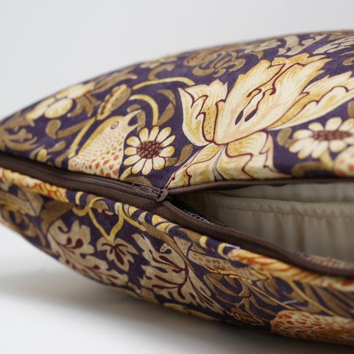 ウィリアムモリス クッションカバー イチゴドロボウ ブラウン 鳥