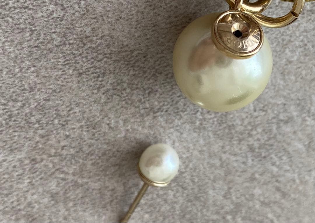 DIOR片耳ピアス