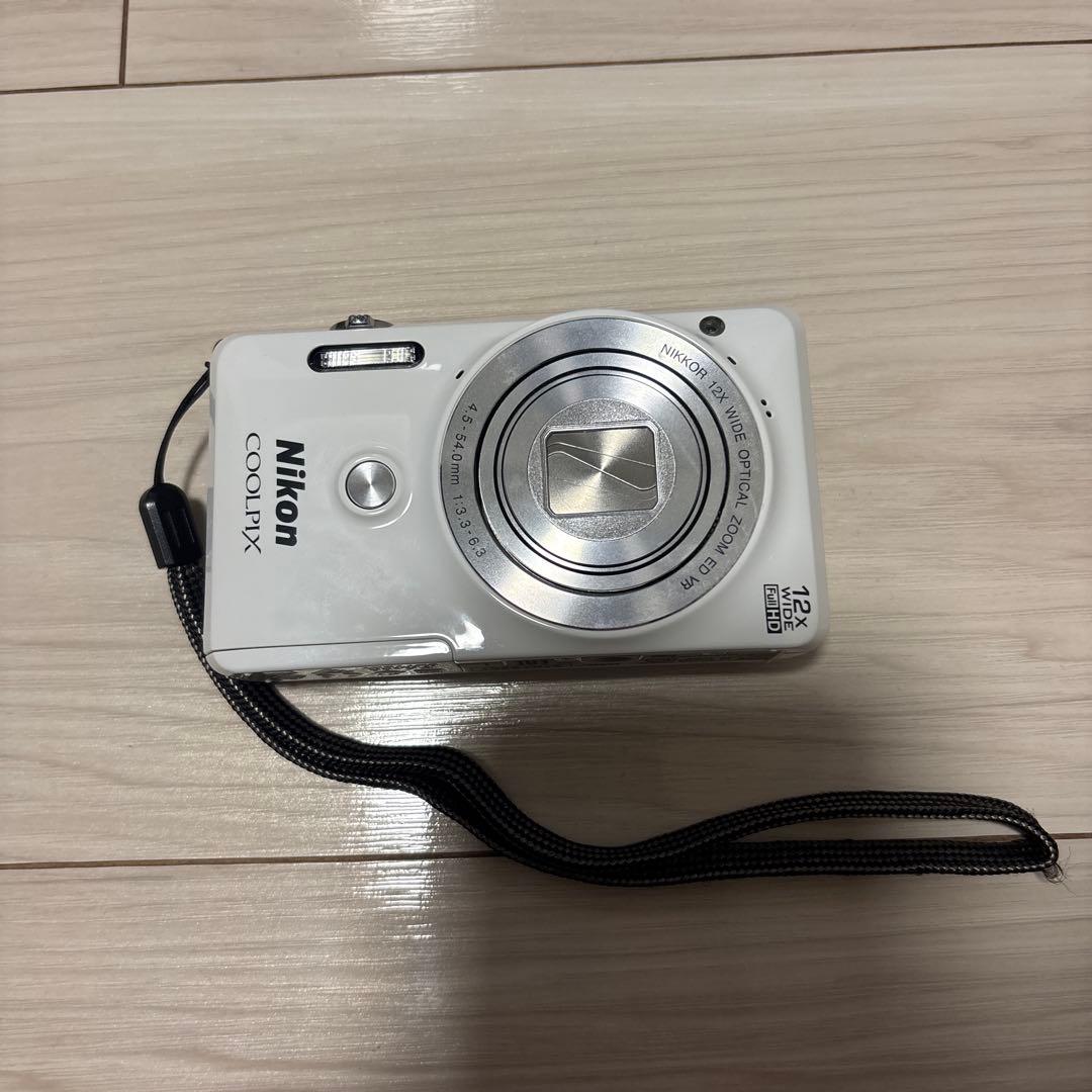 Nikon coolpix S6900 ホワイト　自撮り　画面タッチ