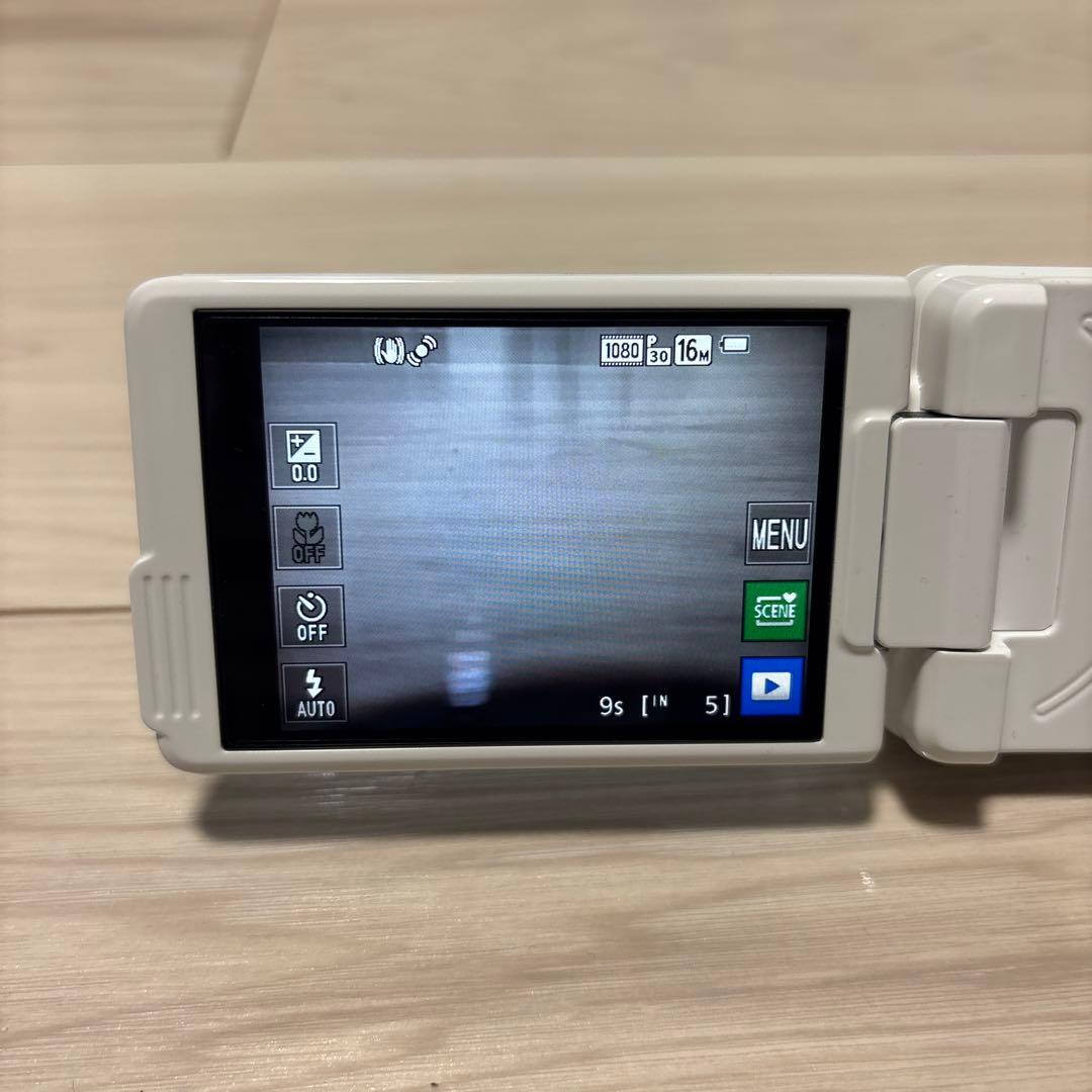 Nikon coolpix S6900 ホワイト　自撮り　画面タッチ