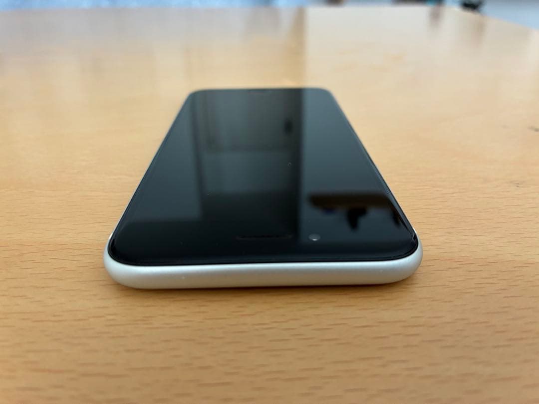 Apple iPhone SE (第2世代) ホワイト本体