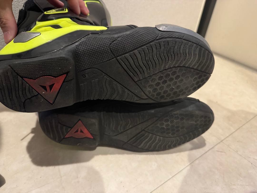 ダイネーゼ　シューズ