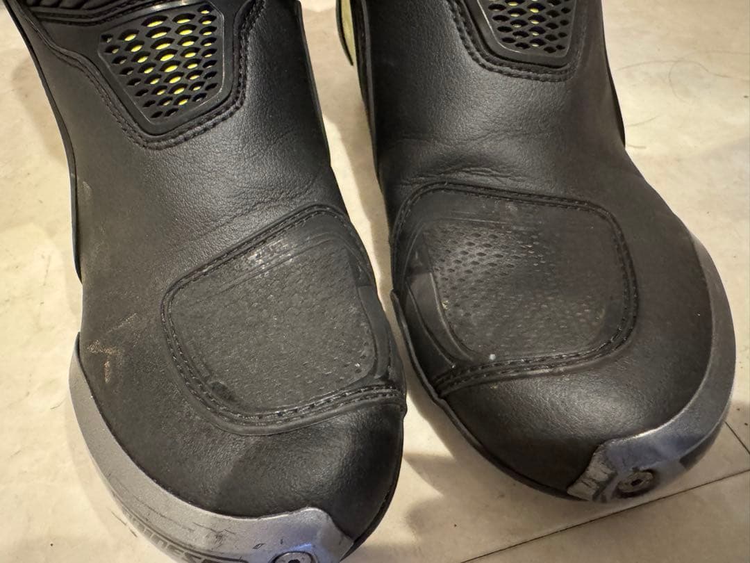 ダイネーゼ　シューズ