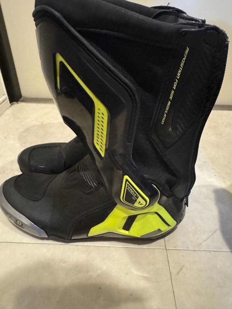 ダイネーゼ　シューズ