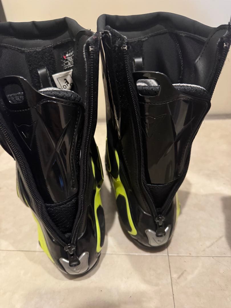 ダイネーゼ　シューズ