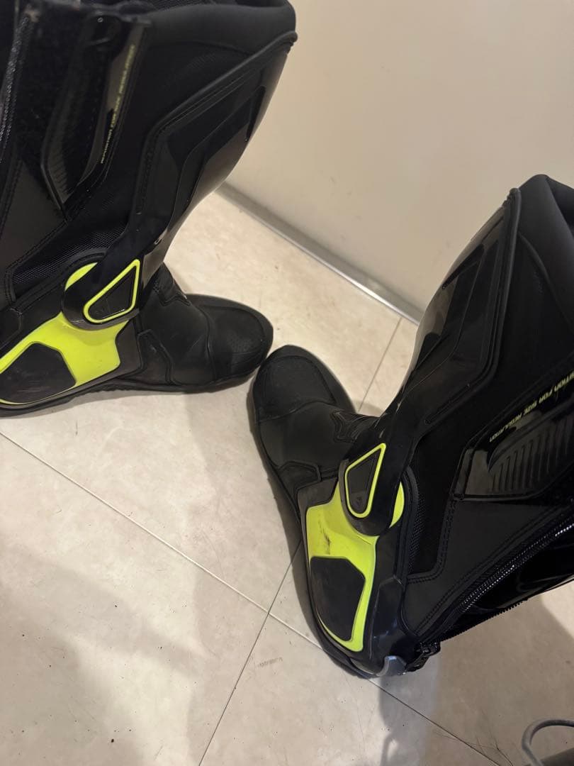 ダイネーゼ　シューズ