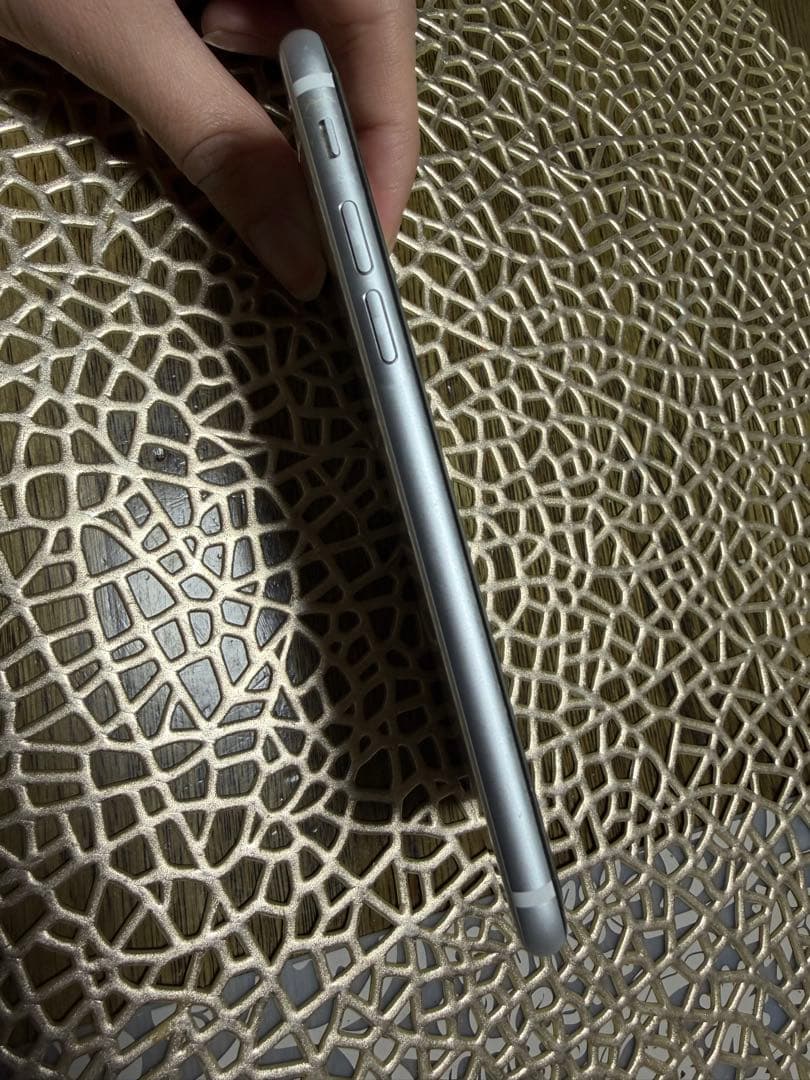 iPhone iPhoneSE 第二世代 64GB シルバー silver