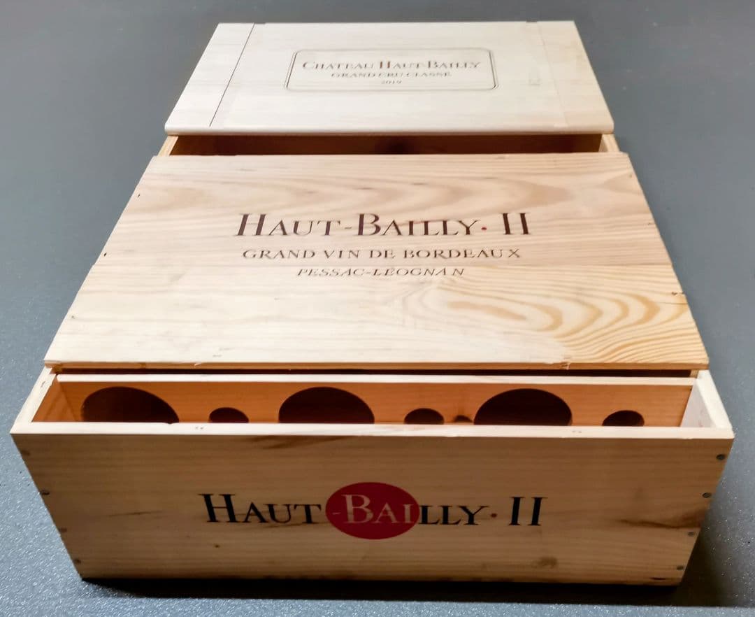 フランスボルドーワイン木箱２、2019’シャトーオーバイイ/セカンド　超レア品