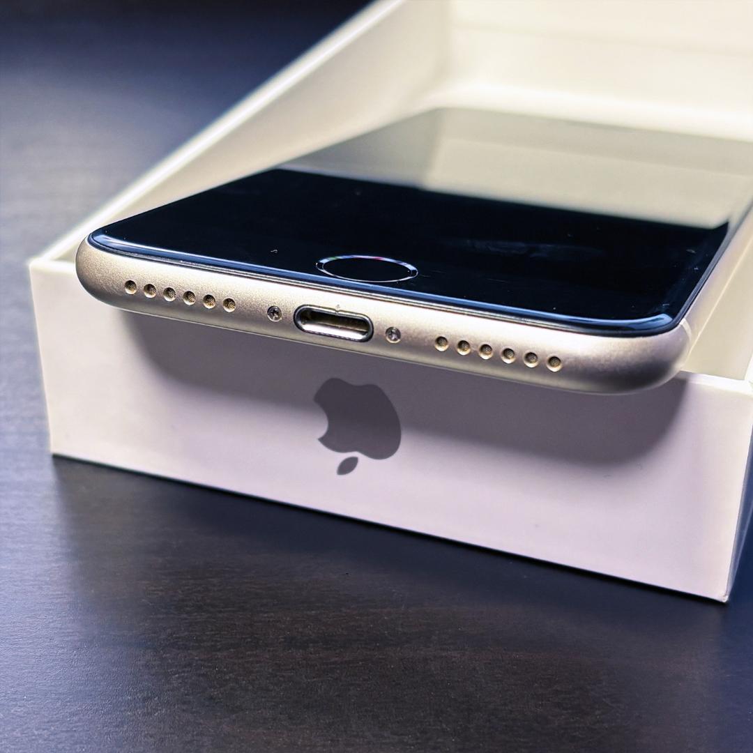 【美品】iPhone SE 第3世代 128GB スターライト SIMフリー