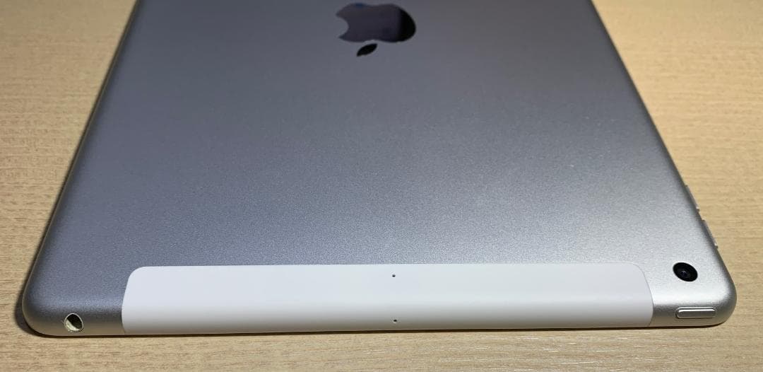 iPad (第7世代) シルバー・超美品（中古）・スタイラスペン付き